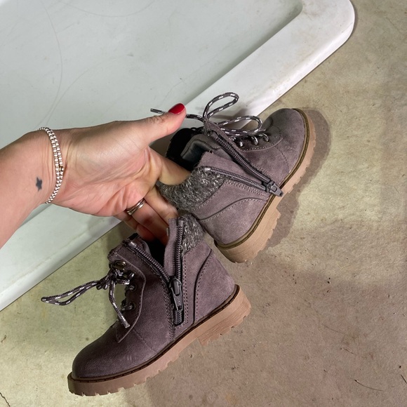 Old navy little girls boots - Picture 3 of 3